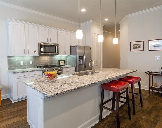 Building Photo - 5015 Meridian-10408