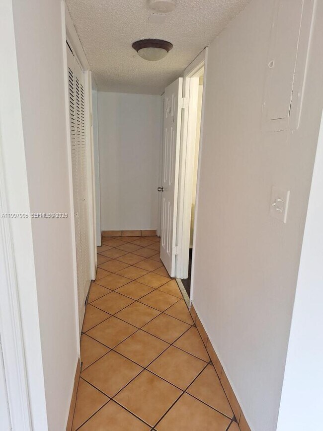 Building Photo - 12120 NE 6th Ave