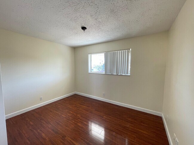 Building Photo - 1501 Crescent Cir