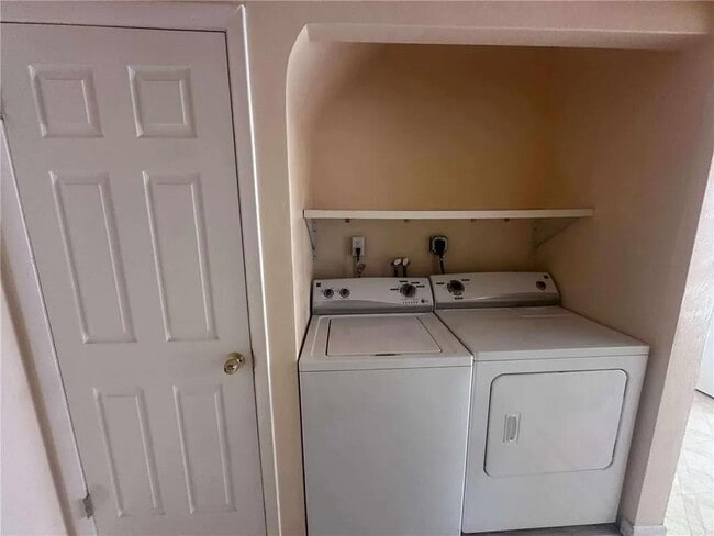 Building Photo - 136 Whitestown Rd