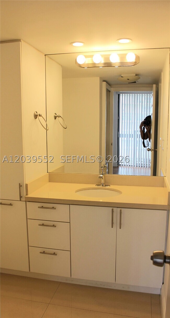 Building Photo - 2333 Brickell Ave