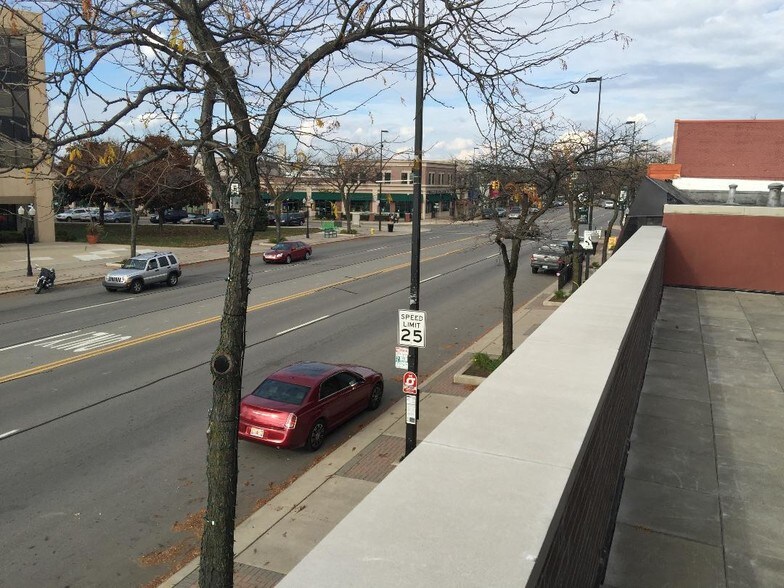 10x25’ patio balcony - 3247 Biddle Ave