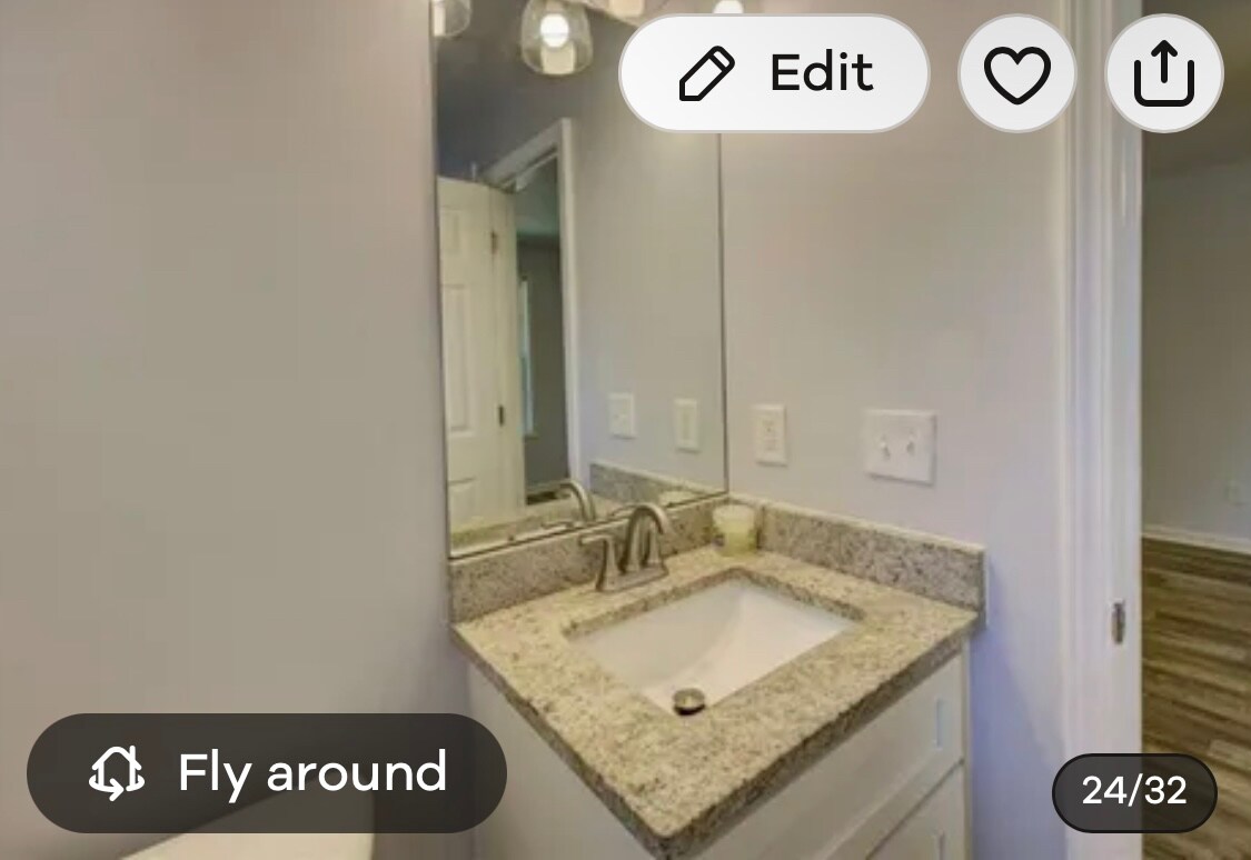 Building Photo - Room in House on Navajo Trail