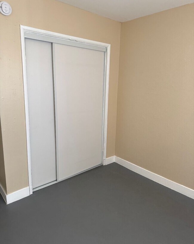 Building Photo - 2117 Ballard Dr