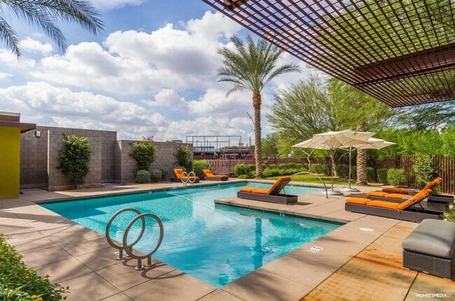 Building Photo - Stylish 2 Bed | 2 Bath Condo in Prime Scottsdale Location