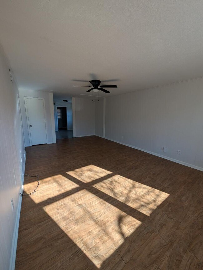 Building Photo - 9200 E 54th St