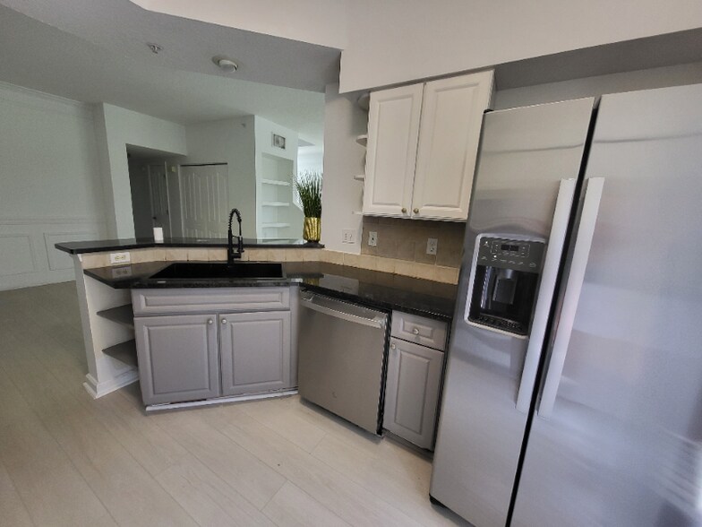 Building Photo - 2042 Alta Meadows Ln