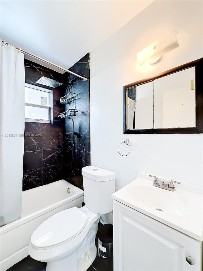 Building Photo - 391 NE 42nd Ct