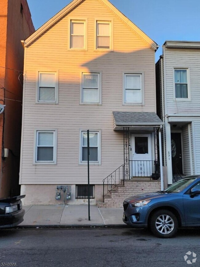 Building Photo - 573 4th Ave