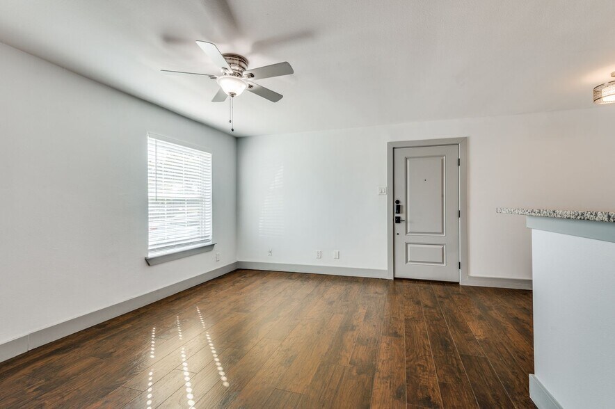 Building Photo - 4633 Fairmount St