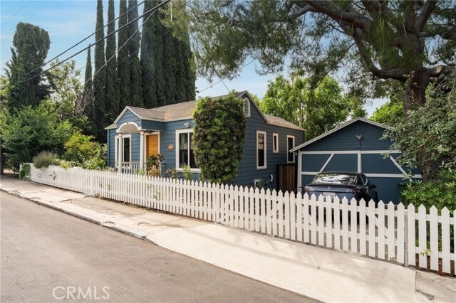 Building Photo - 1812 Las Flores Dr