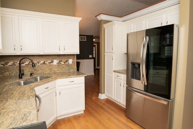 Building Photo - 405 Galway Dr