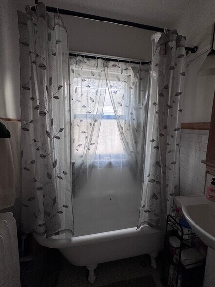 Building Photo - 607 N Humphrey Ave