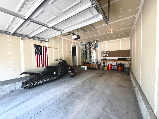 Building Photo - 240 E 300 N