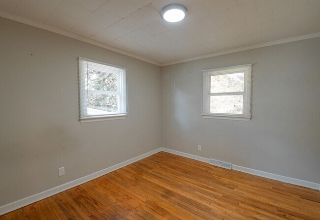 Building Photo - Coming SOON ! This 3 Bedroom home in Fores...