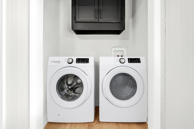 Building Photo - 4829 Bradford Dr