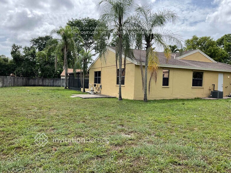 Building Photo - 11709 SW 50th Ct