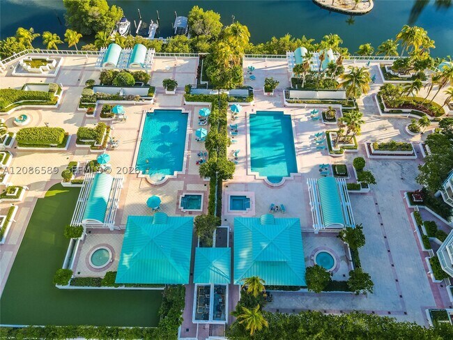 Building Photo - 16400 Collins Ave