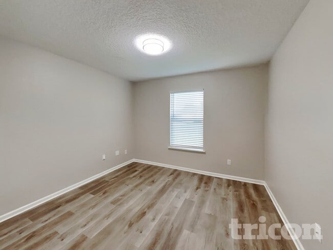 Building Photo - 757 Martin Lakes Dr E