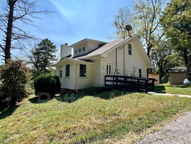 Primary Photo - 15 Woodbine Rd