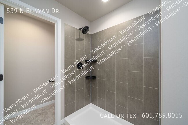 Building Photo - 539 BUNYAN Dr