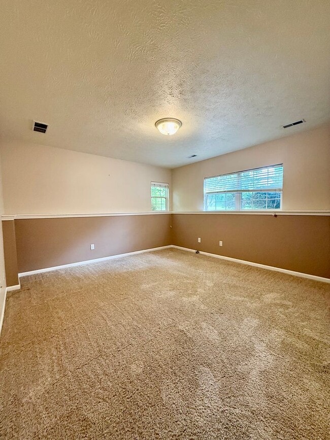 Building Photo - Three Bedroom Condo in Kalamazoo