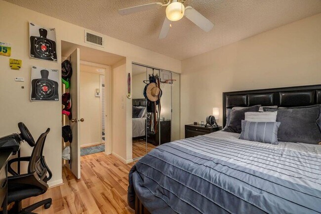 Building Photo - 2500 SE Anchorage Cove