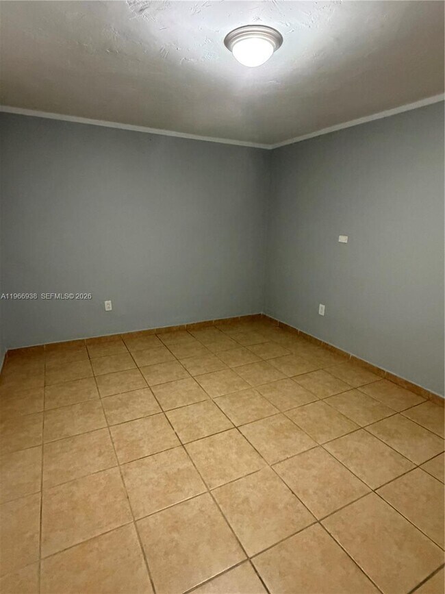 Building Photo - 4550 SW 67th Ave