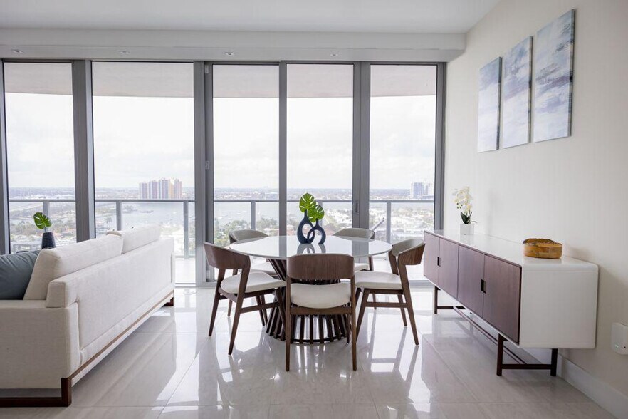 Building Photo - 3100 N Ocean Dr