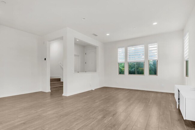 Building Photo - 72 Tulip