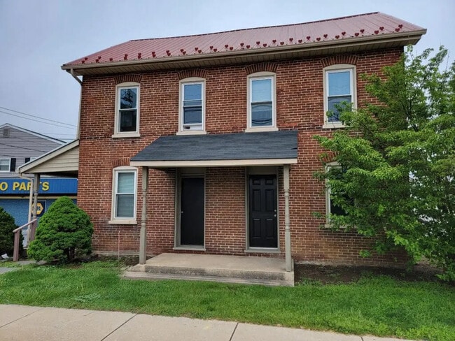 Building Photo - 317 W Main St