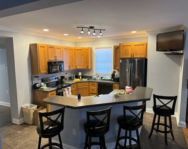 Building Photo - 457 N Spring St