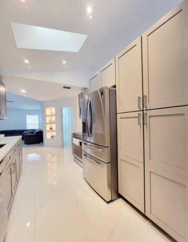 Building Photo - 1697 SW Clover St