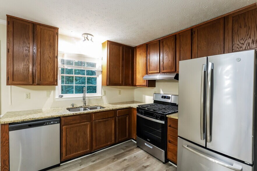 Building Photo - 2350 Bankstone Dr SW