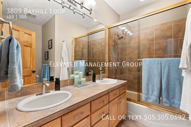 Building Photo - 3809 Bay Hill Loop SE