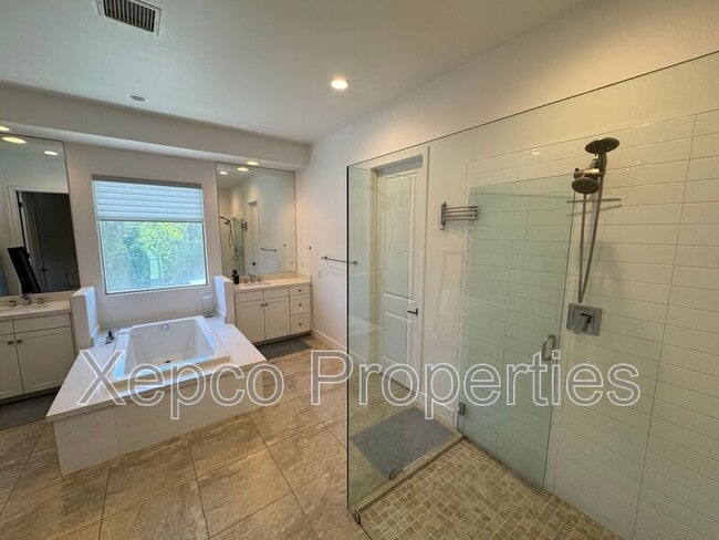 Building Photo - 74635 Tesla Dr