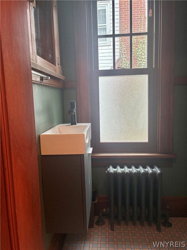 Building Photo - 385 Berryman Dr