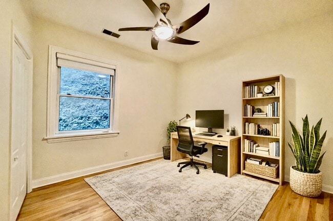 Building Photo - 3015 N Ashland Ave