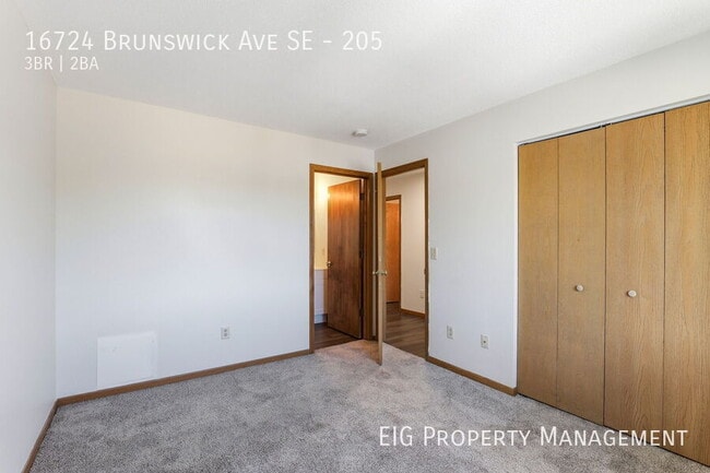 Building Photo - 16724 Brunswick Ave SE
