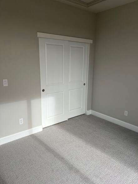 Building Photo - 3064 Vaughn Wy