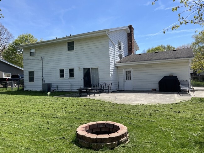 Building Photo - 1708 Howlett Ln