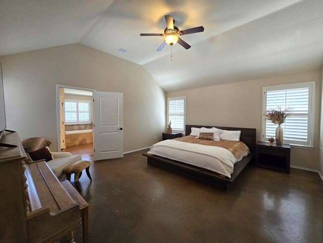 Building Photo - 6000 Rio Grande Ave