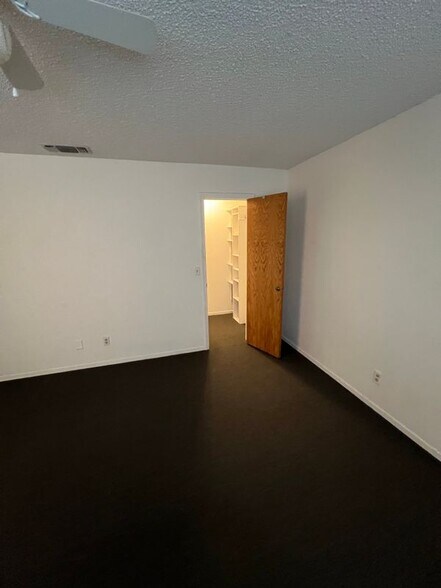 Building Photo - 17495 Melba Dr E