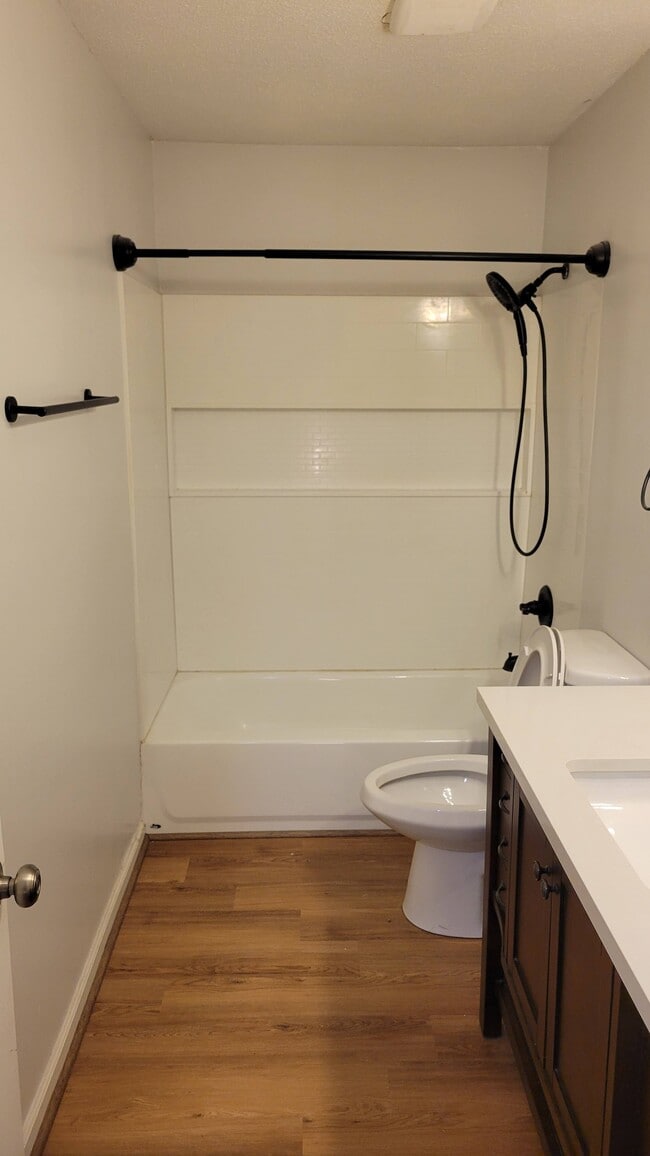 Building Photo - 343 Leisure Ct