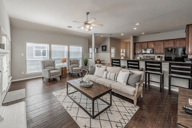 Building Photo - The Best in Texas: 3Bed/2Bath w/Spacious Ensuite