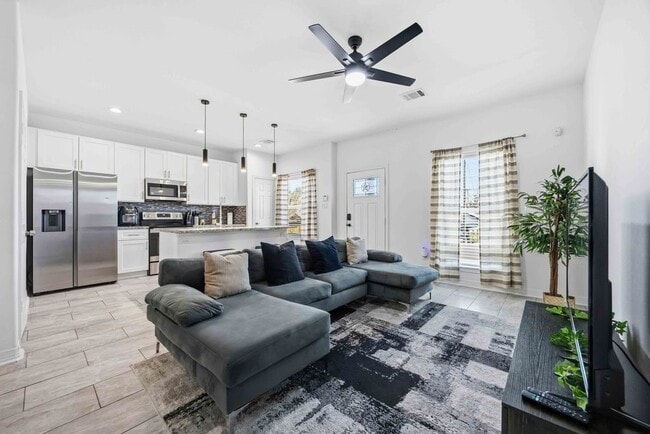 Building Photo - 3825 Easy St