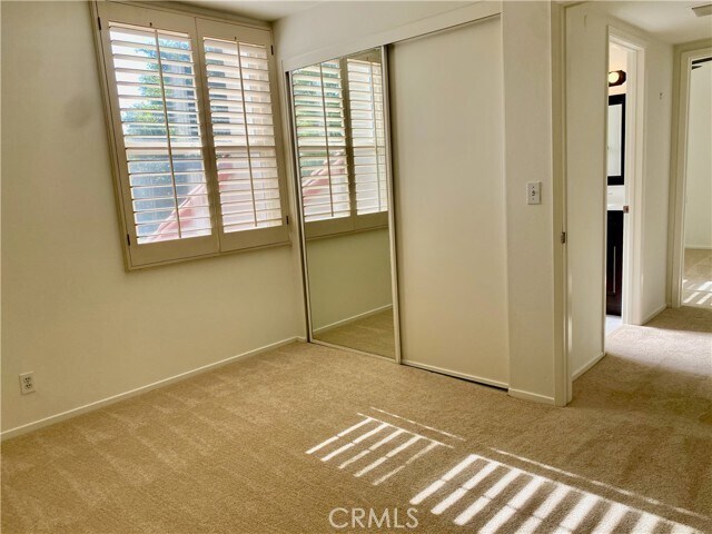 Building Photo - 2211 Vista Hogar
