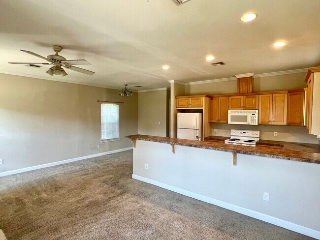 Building Photo - Nice 3BR/2BA Home - Convenient to NAS Pensacola/NAS Hospital