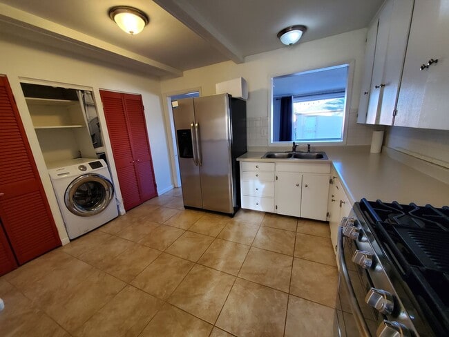 Building Photo - 3 Bed Home in Denver's Athmar Park  **Move...