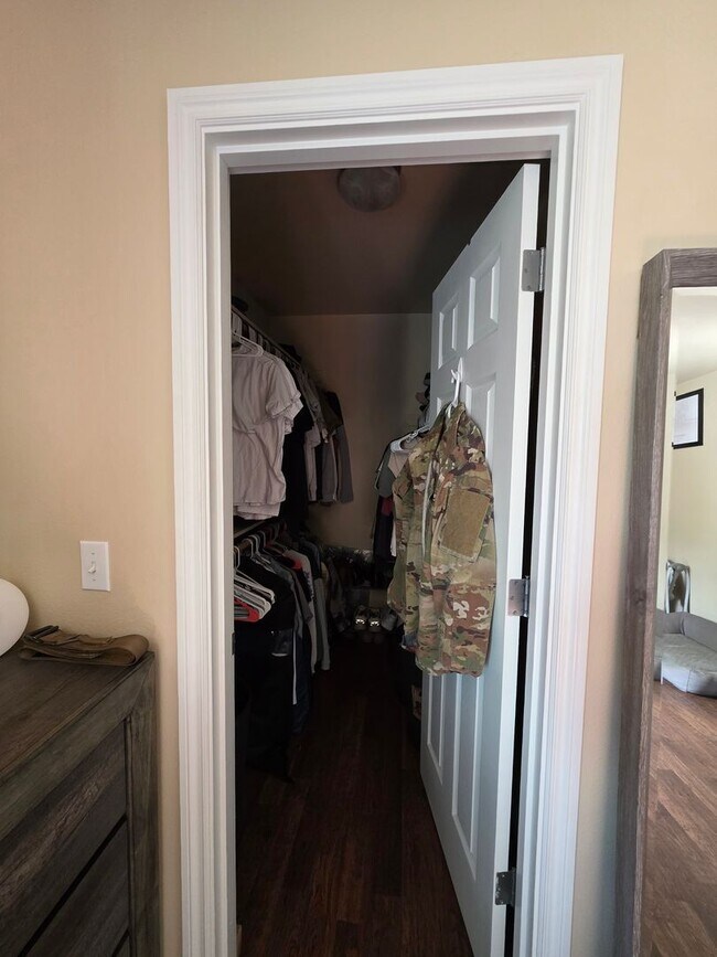 Building Photo - Easy JBER access and quiet location